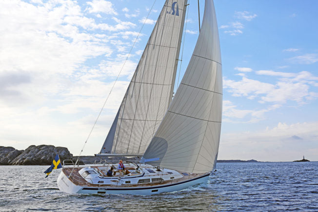 Hallberg-Rassy 44 wins "Best Midsize Cruiser Under 45 Feet"