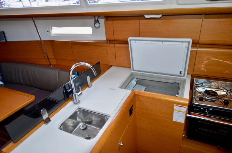 2012 Jeanneau Sun Odyssey 379 OptiMystic