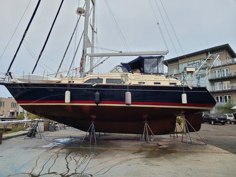 Island Packet 445 "Lucia Rose"