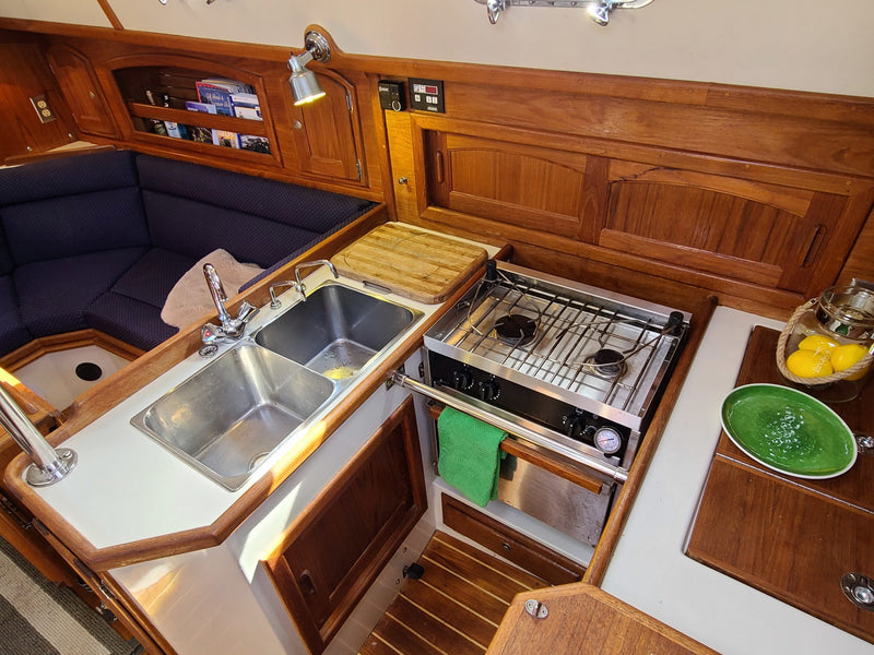 Pacific Seacraft 37_Summer Breeze