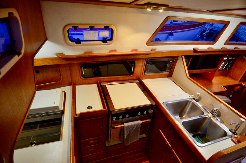 1988 Sceptre 41 - First Light