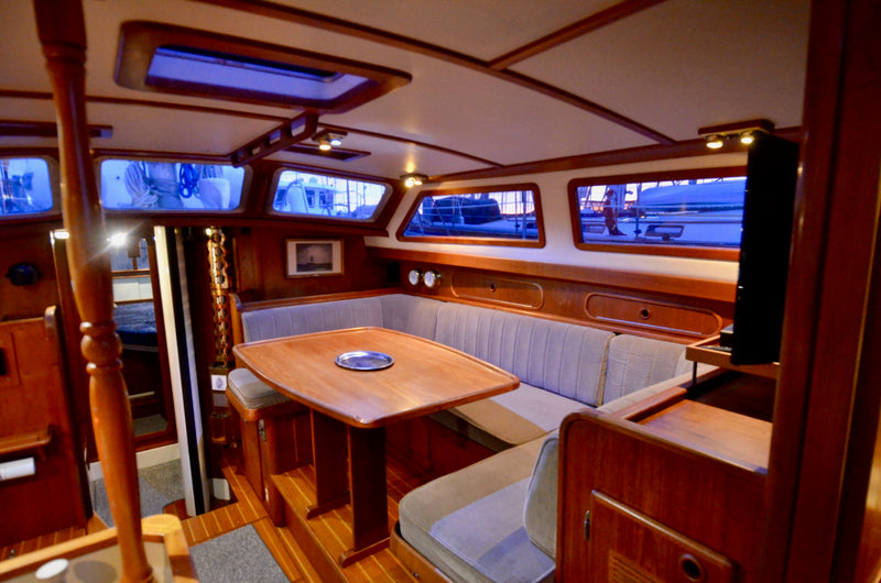 1988 Sceptre 41 - First Light