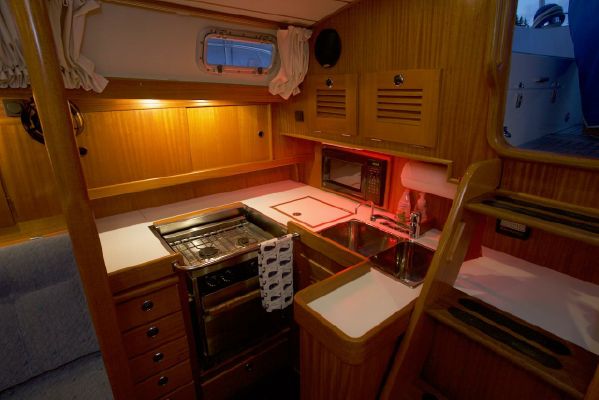 Hallberg Rassy 39 Over the Edge