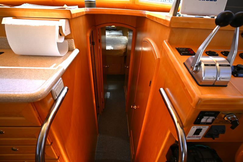 McKinna 47 Sedan - SANDWICH