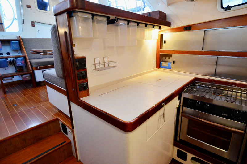 CAPAZ - Perry Pilothouse 48