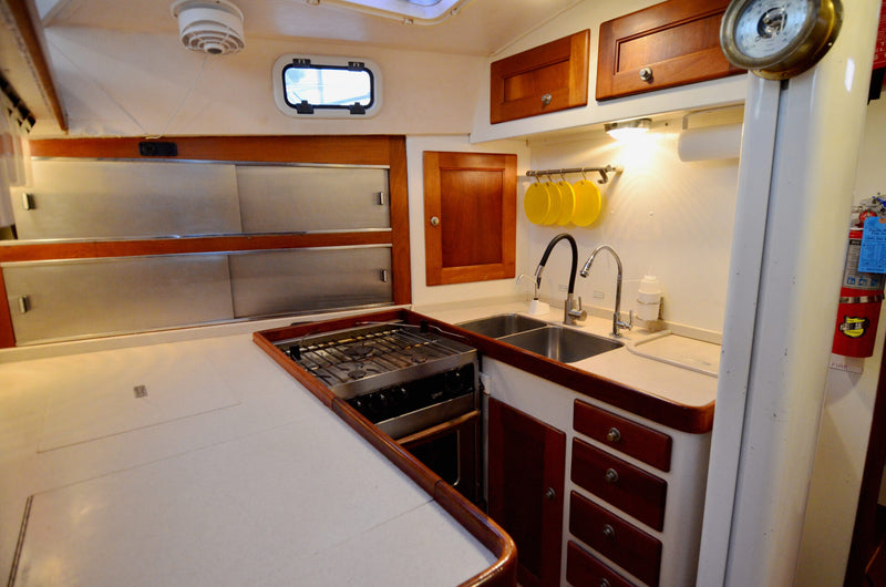 CAPAZ - Perry Pilothouse 48