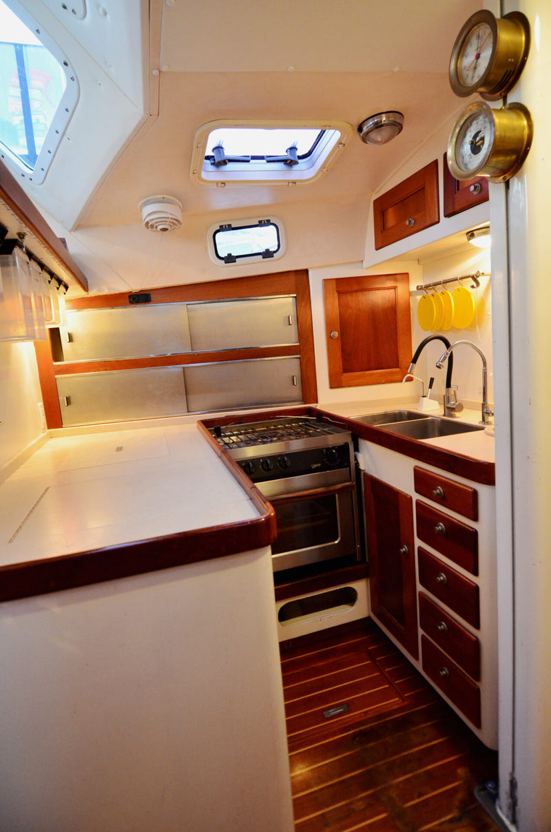 CAPAZ - Perry Pilothouse 48