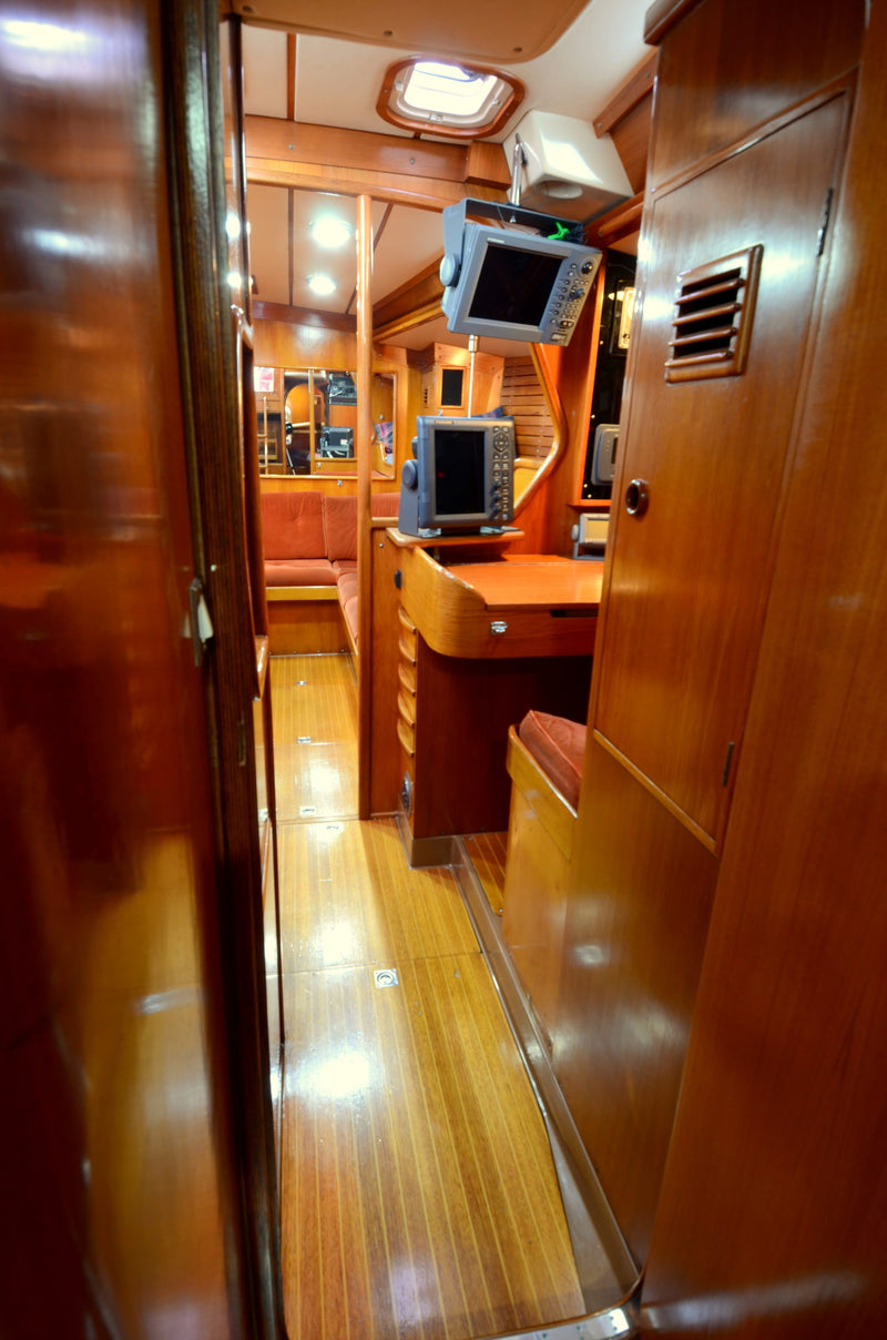 Swan 441 - Silver Apple