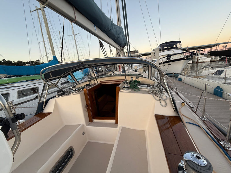 1999 Island Packet 380 SOLITUDE