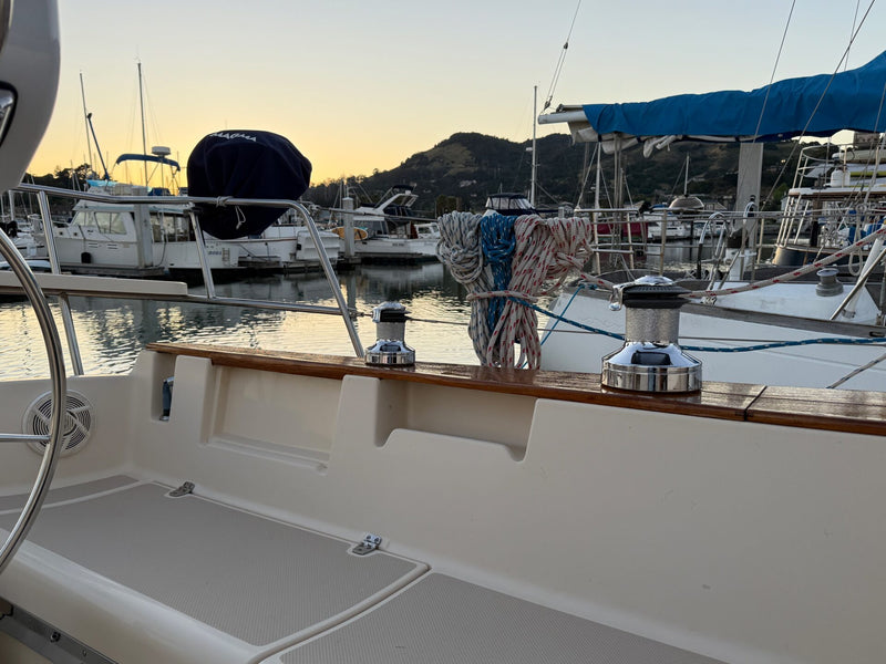 1999 Island Packet 380 SOLITUDE