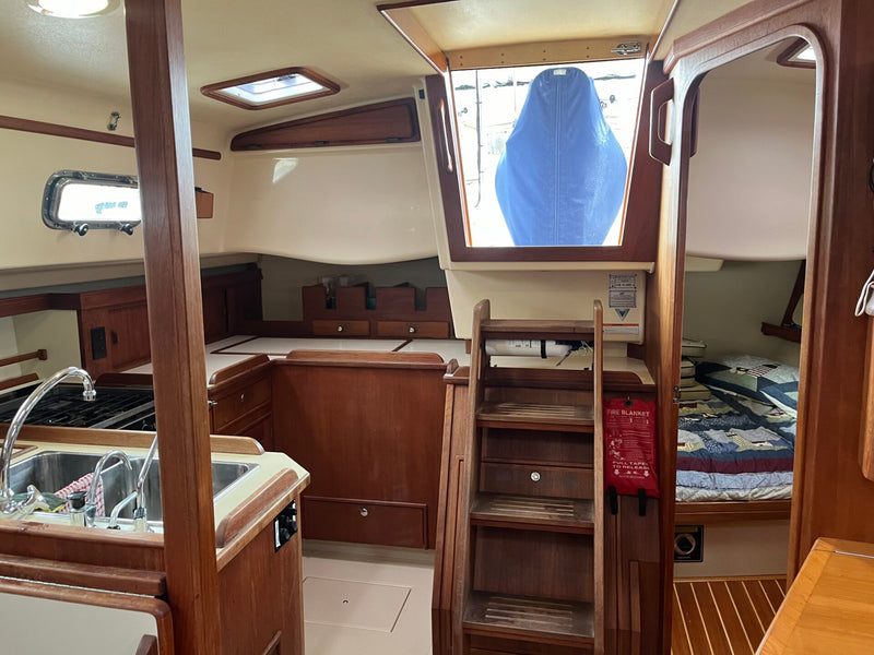 2001 Island Packet 380 "Alpha Leonis"