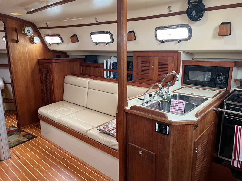 2001 Island Packet 380 "Alpha Leonis"