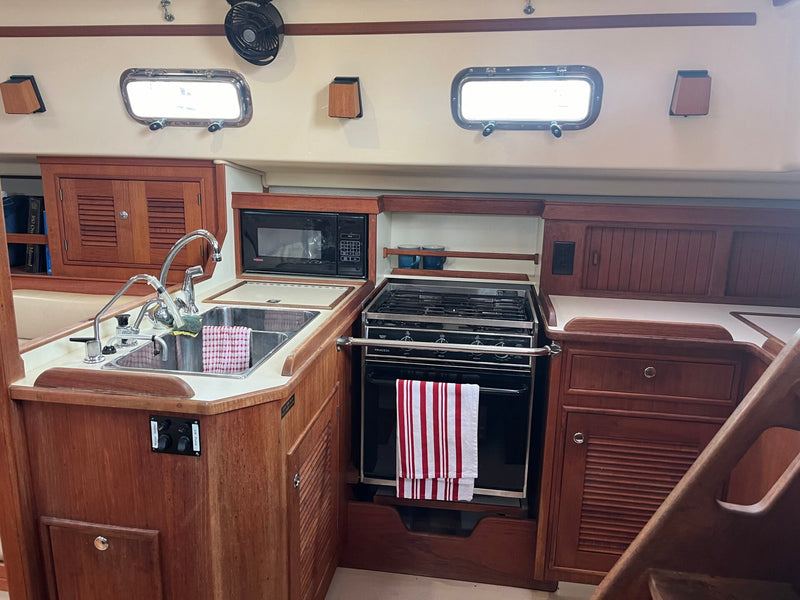 2001 Island Packet 380 "Alpha Leonis"