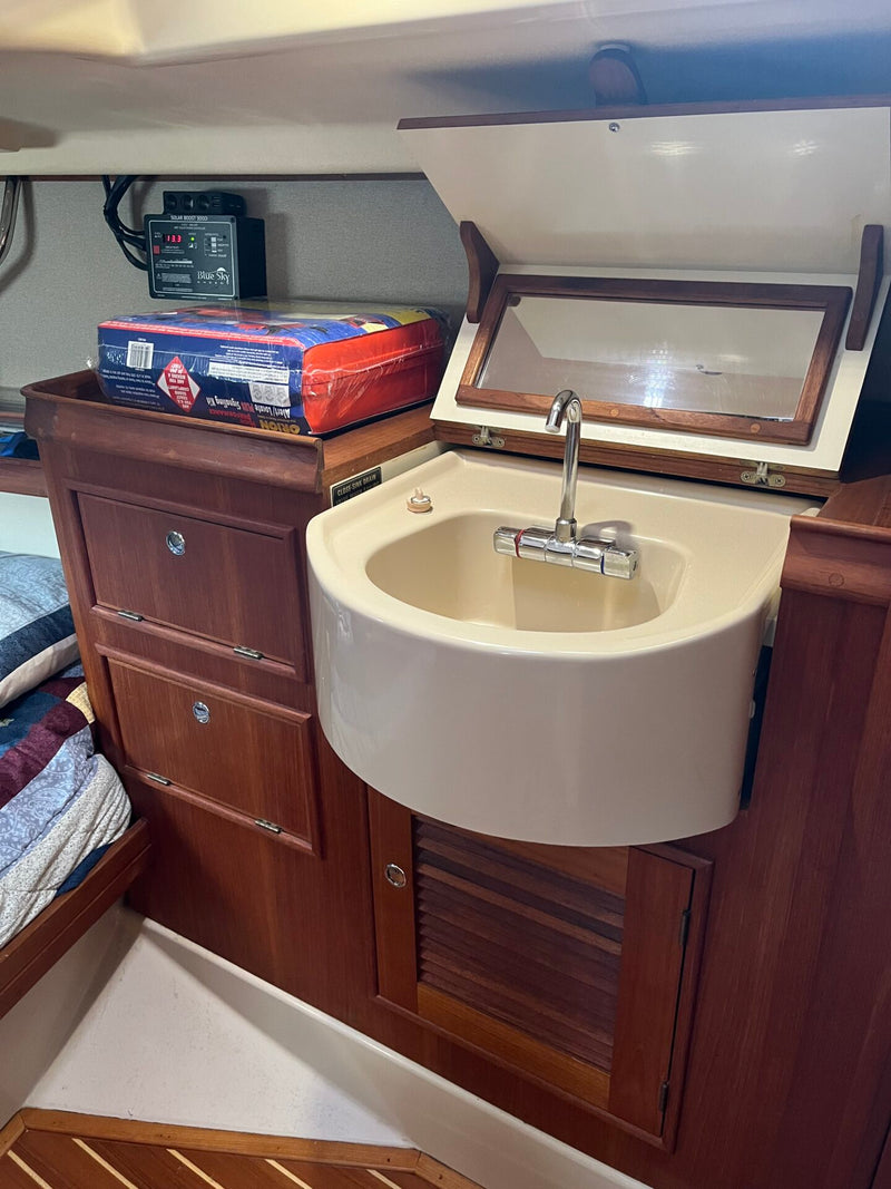 2001 Island Packet 380 "Alpha Leonis"