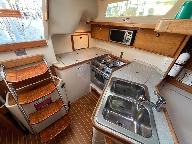 Catalina 320 - KNOT TO WORRY