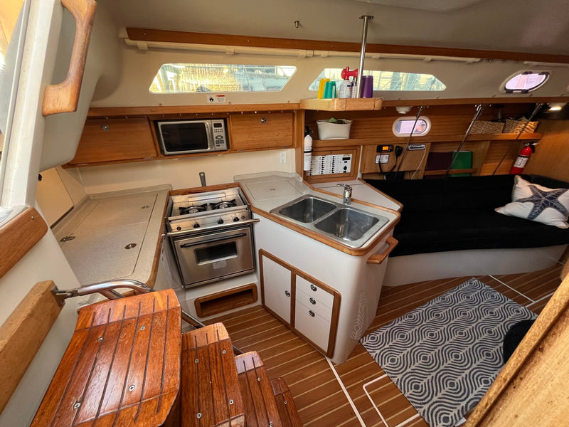 Catalina 320 - KNOT TO WORRY