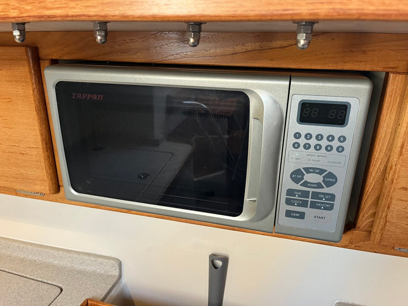 Catalina 320 - KNOT TO WORRY