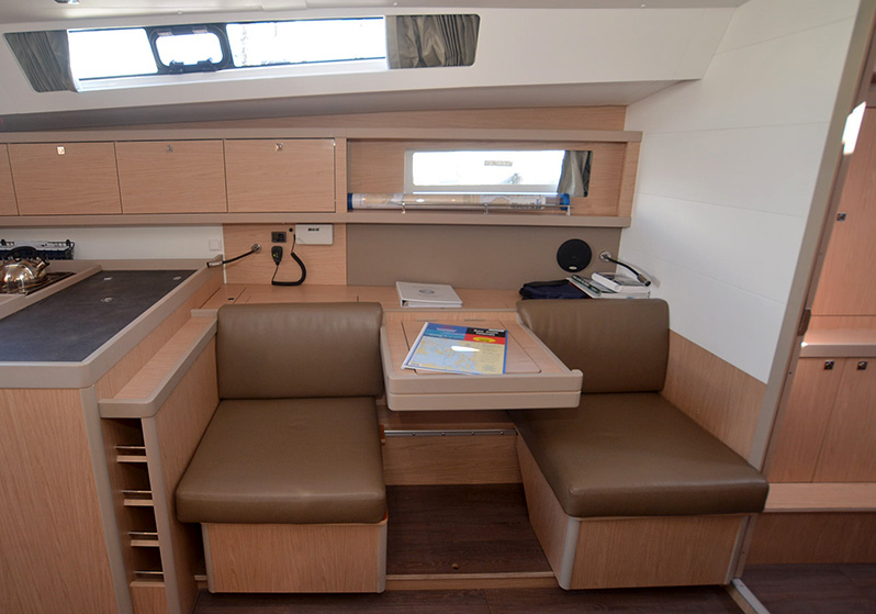 2018 Beneteau Oceanis 45 Lifestyle