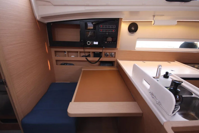 2022 Jeanneau Sun Odyssey 410 RETRIEVER